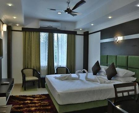 Continento The Classic Hotel Tirur Exterior foto