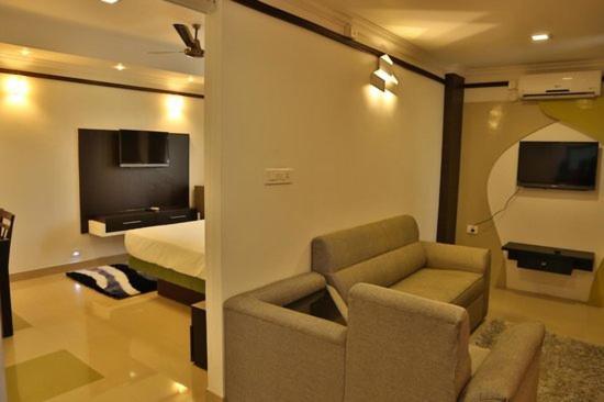 Continento The Classic Hotel Tirur Exterior foto