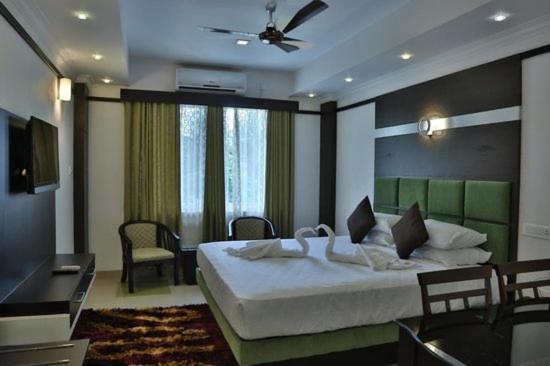 Continento The Classic Hotel Tirur Exterior foto