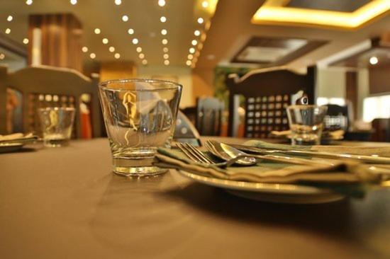 Continento The Classic Hotel Tirur Exterior foto